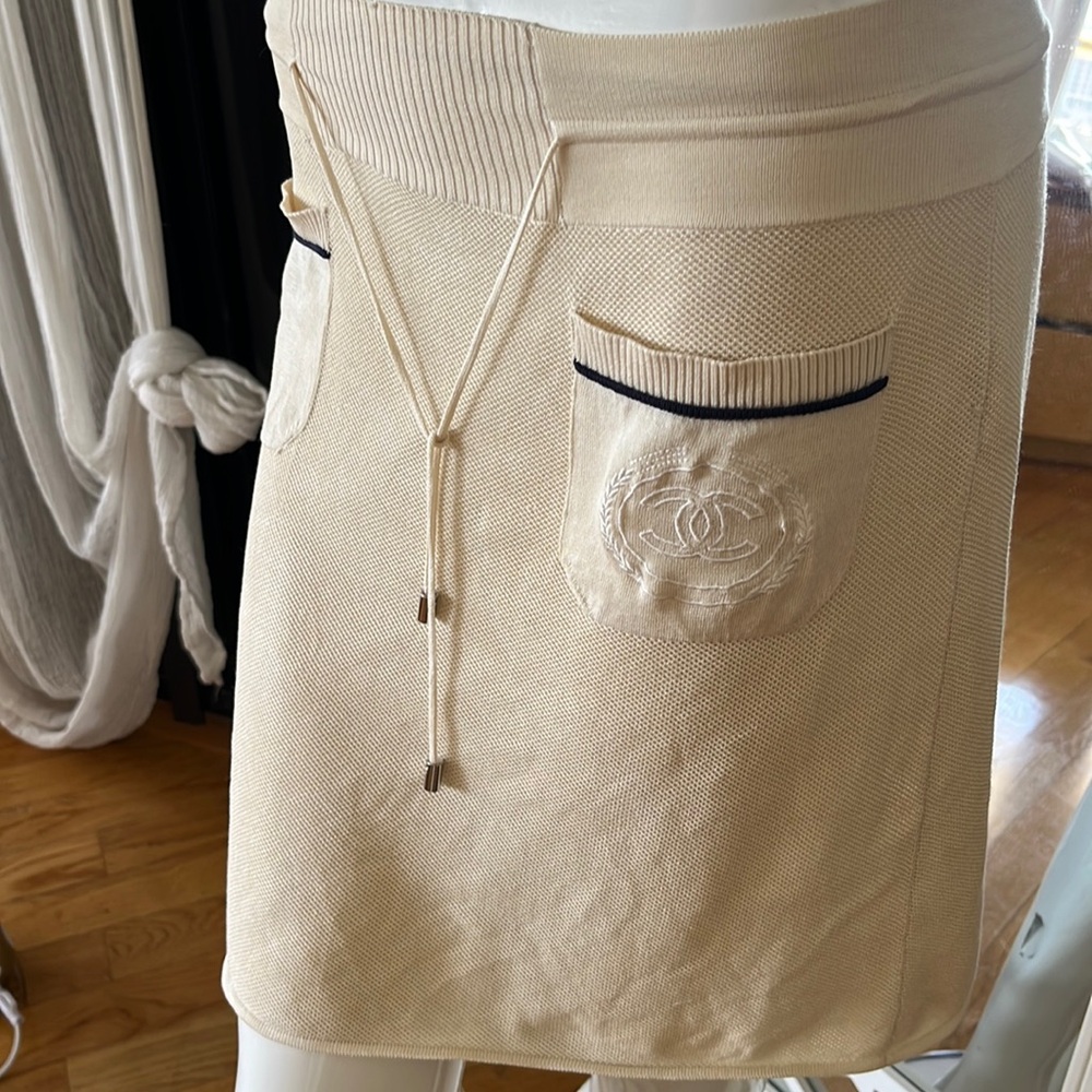 Authentic Chanel, silk and cotton super comfortable on skin little skirt